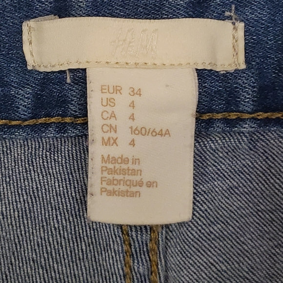 H&M Blue Denim Distressed Frayed Hem Shorts 4 - Picture 2 of 9